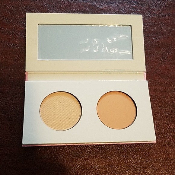 New mally cancellation concealer in tan shade - Picture 1 of 3